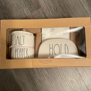 Rae Dunn salt and pepper and napkin set
